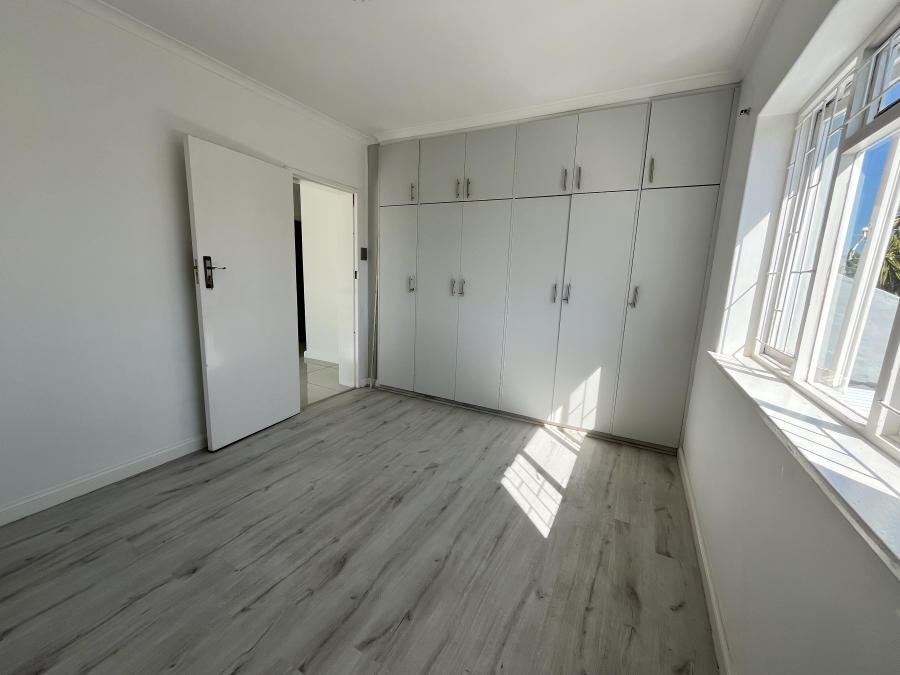 4 Bedroom Property for Sale in Bloubergrant Western Cape